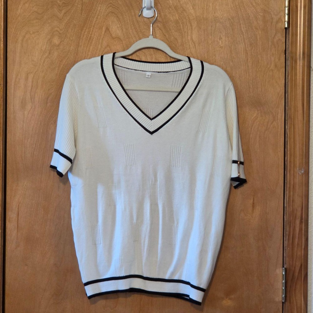 AKEWEI Women Varsity Short Sleeve Sweater White Black Trim Gold Button V-Neck L